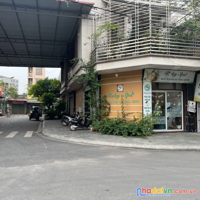 Cần gấp diện tích 100 m lô góc mt 10  giá 3 . 5 tỷ nhà 3 tầng mới 
đường trước nhà 3 ô tô phóng