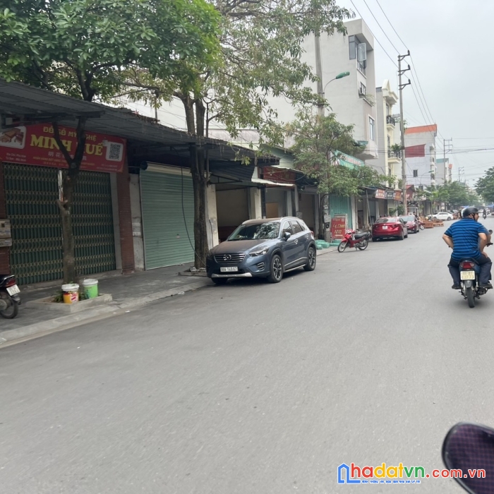 Cần gấp diện tích 100 m lô góc mt 10  giá 3 . 5 tỷ nhà 3 tầng mới 
đường trước nhà 3 ô tô phóng