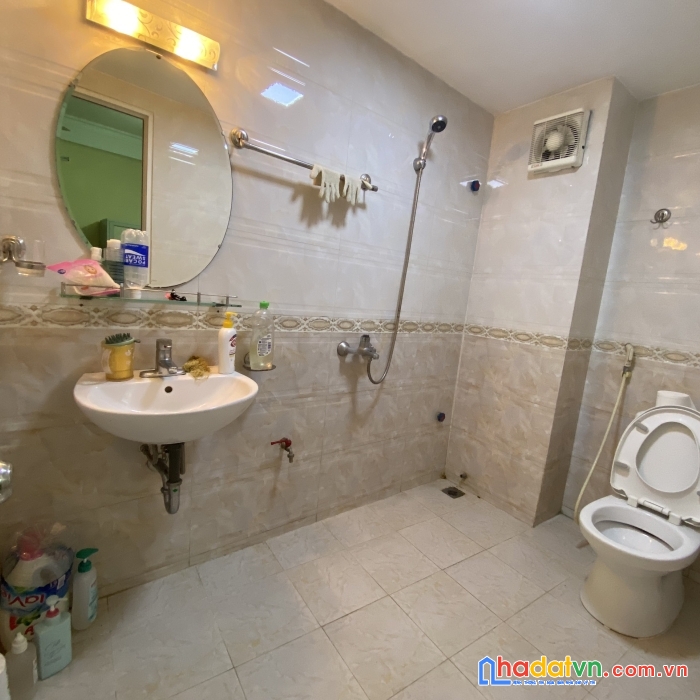 Cho thuê phòng khép kín, đầy đủ tiện nghi (điều hoà, nóng lạnh, quạt trần, tủ, giường..)