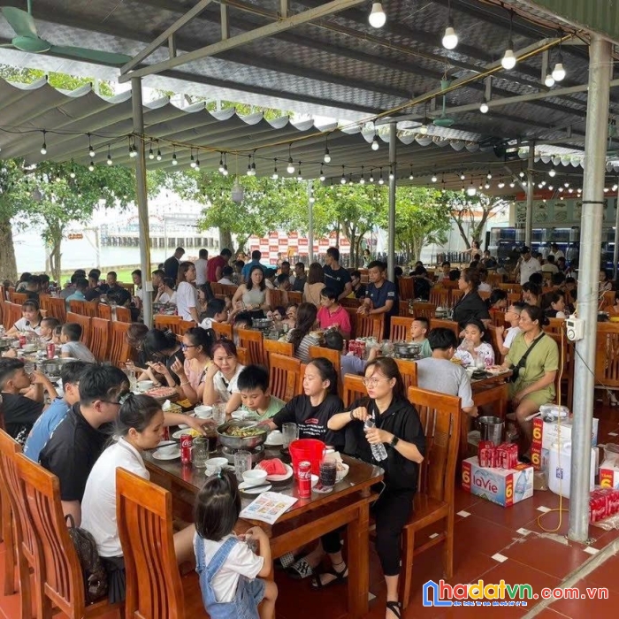 Nhà hàng cát biển - điểm hẹn dành cho khách du lịch nghỉ dưỡng