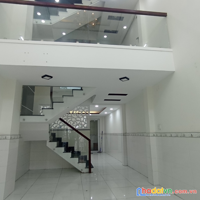 Bán gấp nhà 4 tầng mt đường nguyễn phúc chu, p15, quận tân bình