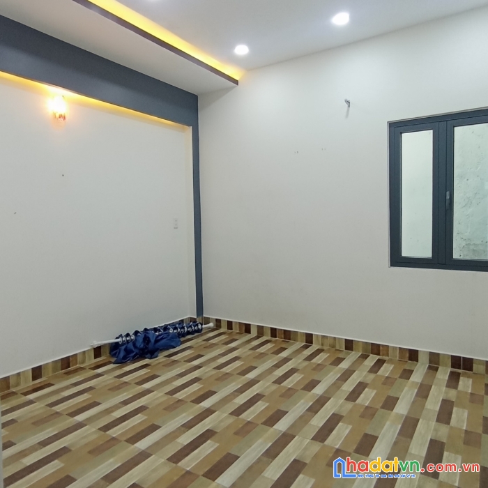 Bán gấp nhà 4 tầng mt đường nguyễn phúc chu, p15, quận tân bình