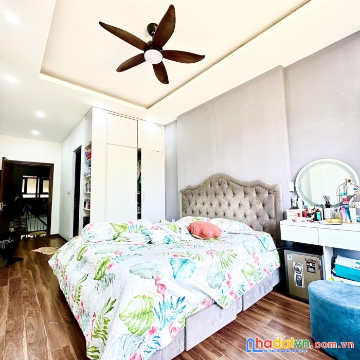 Bán nhà quốc tử giám, đống đa, 2 thoáng, ô tô, 62m2 4 tầng, giá 6.5 tỷ