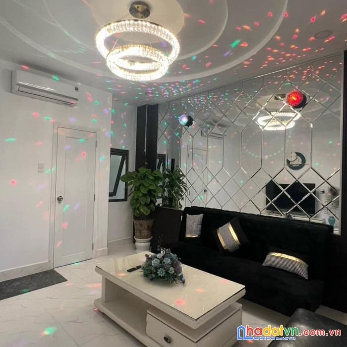 Ngay chợ hạnh thông tây, hẻm xe hơi, tặng full nội thất, ô tô ngủ trong nhà, 5 tầng đầy đủ công