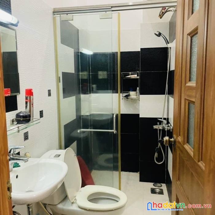 Bán nhà mặt tiền ký hoà quận 5 đường 12m có vỉa hè xây 4 tầng giá 15 tỷ tl