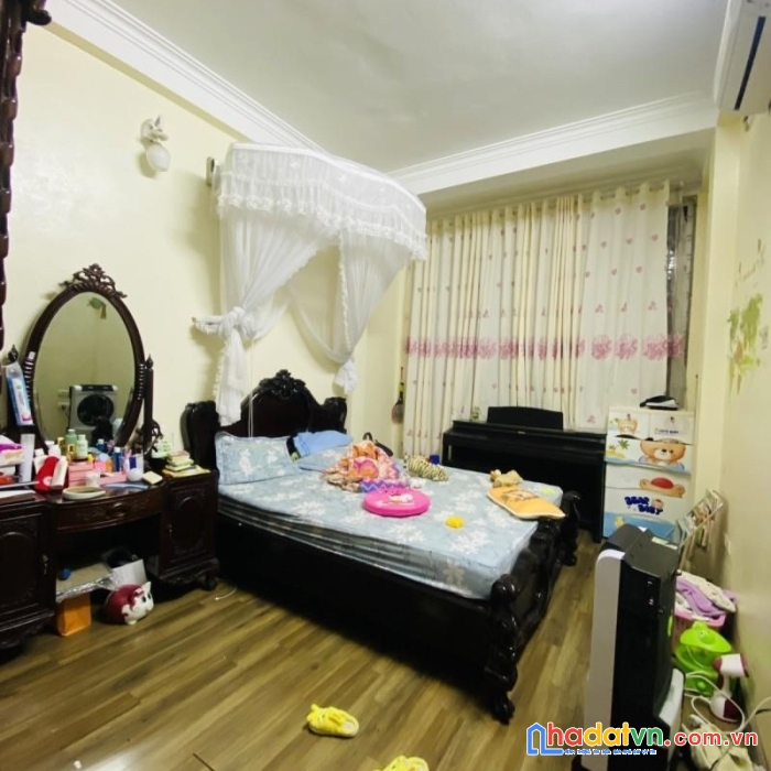 Bán nhà thịnh quang 42m 4 tầng mặt tiền 4.5m ngõ thông gần phố lô góc 3 mặt thoáng chỉ 4 tỷ lh