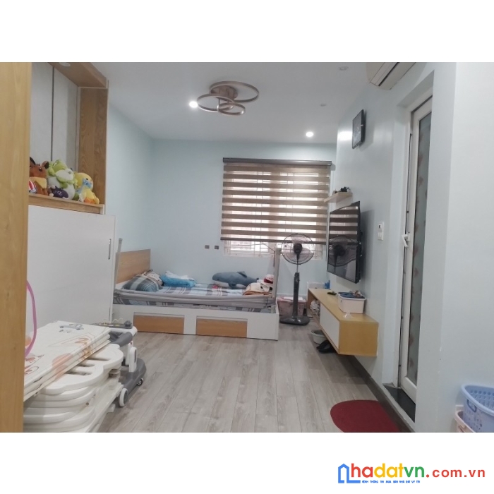 Có 1 không 2 phố yên lãng đống đa 28m 5 tầng mặt ngõ ô tô tránh kd sầm uất chỉ 4.2 tỷ lh 0975124520