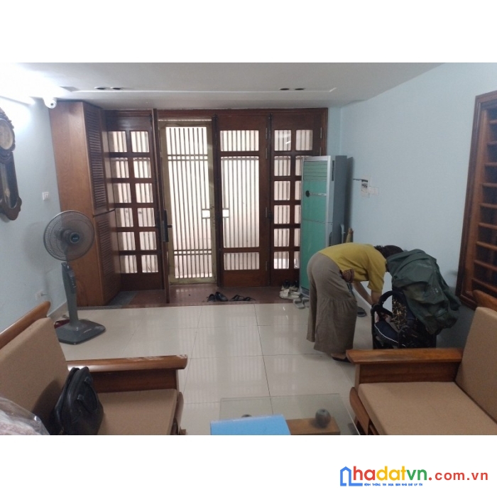 Có 1 không 2 phố yên lãng đống đa 28m 5 tầng mặt ngõ ô tô tránh kd sầm uất chỉ 4.2 tỷ lh 0975124520