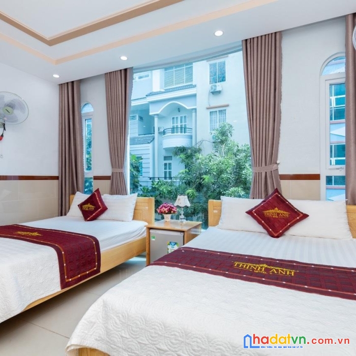 Khách sạn mặt tiền - giá siêu ưu đãi có 102