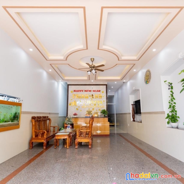 Khách sạn mặt tiền - giá siêu ưu đãi có 102