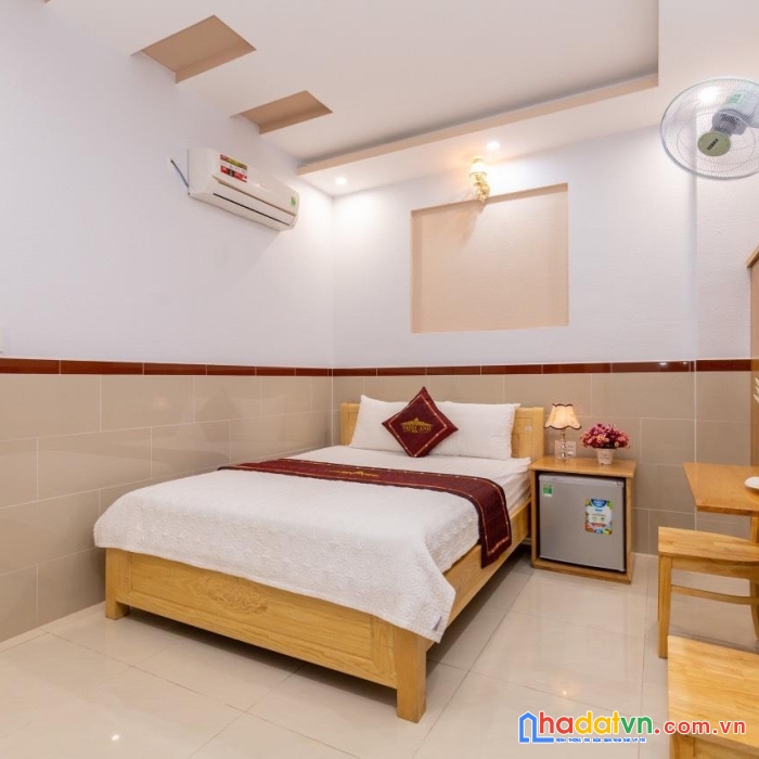 Khách sạn mặt tiền - giá siêu ưu đãi có 102