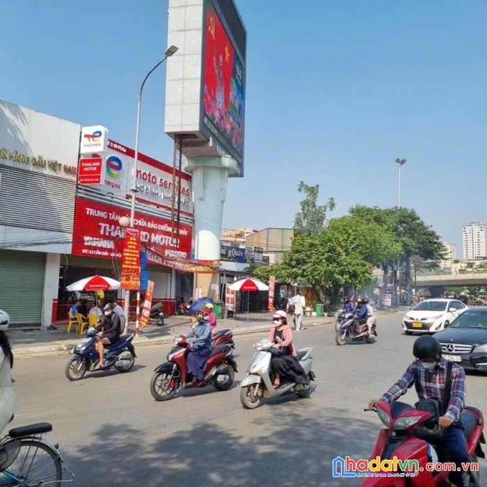 Bán gấp mp cầu giấy 45 m2, 3 tầng, mặt tiền 5.2 m. gias bans 14 tỷ