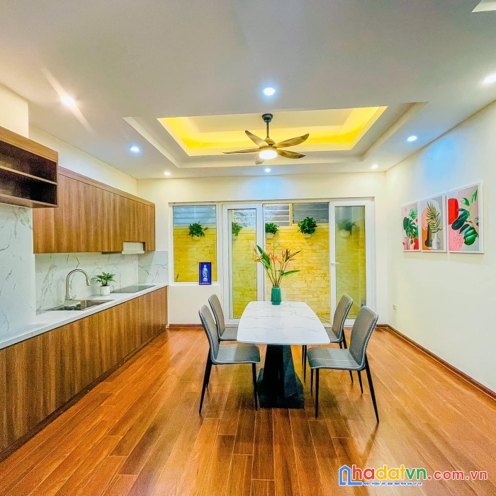 Bán nhà mặt phố văn cao, ba đình 70m, 5 tầng. giá: 28.9 tỷ