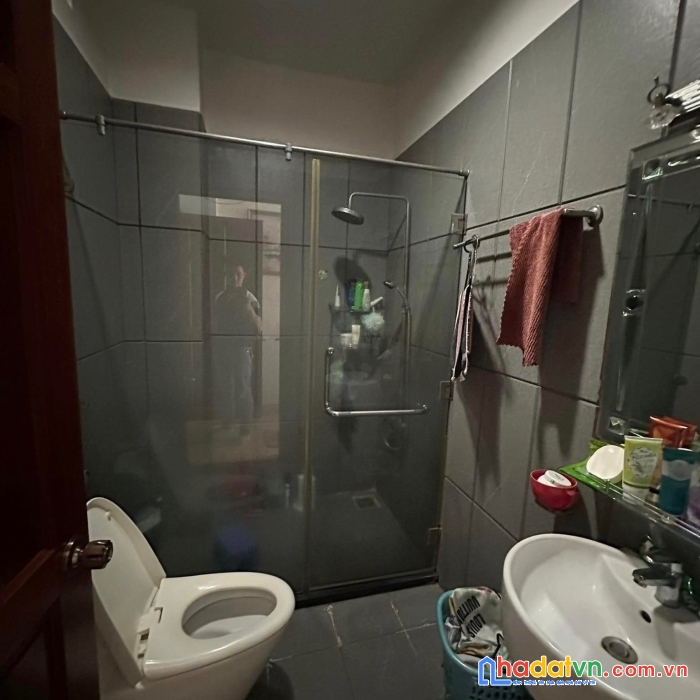 Bán nhà hxh bờ bao tân thắng - aeon tân phú, dt: 4x18m, 6 tầng, 14pn, hạ còn 8.4 tỷ