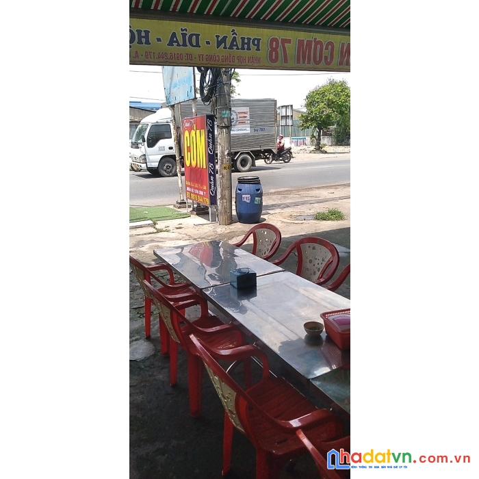 Do nhu cầu chuyển hướng kd cần sang lại quán cơm, gần cty, bãi xe, khu dân cư đông đúc, mặt tiền