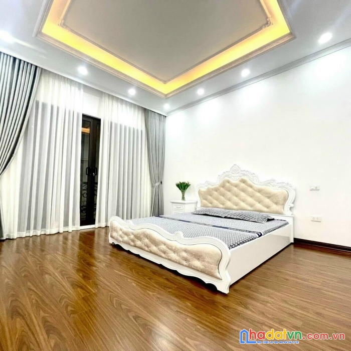 Bán nhà phố trung hòa, cầu giấy 120m, mt 5.5m. giá: 26 tỷ