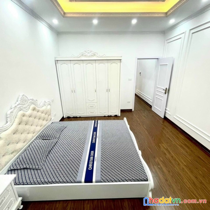 Bán nhà phố trung hòa, cầu giấy 120m, mt 5.5m. giá: 26 tỷ
