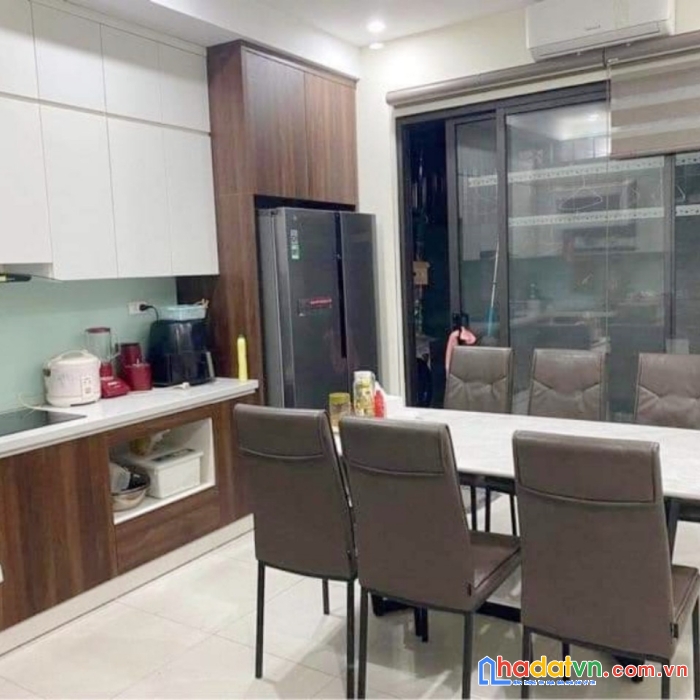 Bán nhà phố hoàng quốc việt 82m2, phân lô, gara ô tô tránh, kinh doanh, giá 11 tỷ
