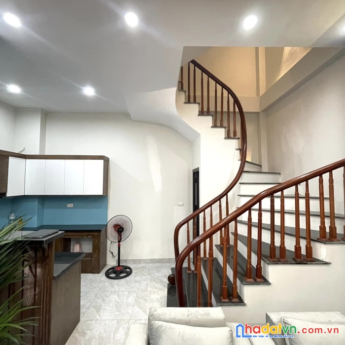 Bán nhà ngã tư sở, thanh xuân, 30m, 5t, mt 6m, ngõ ô tô tránh, giá 4.15 tỷ