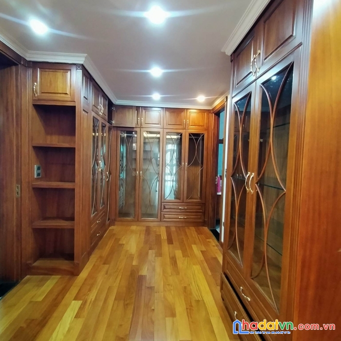 Biệt thự - đẳng cấp giới thượng lưu - 4 tầng thang máy - full nội thất siêu đẹp và sang trọng - an