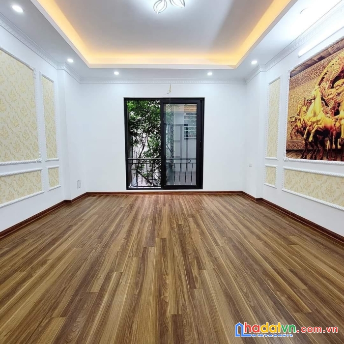 Rẻ giật mình! chùa láng, sát oto, nông, gần hồ, ngõ ba gác, 36m2, 4t, chỉ 4.2 tỷ (tl mạnh)