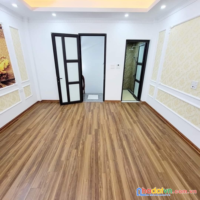 Rẻ giật mình! chùa láng, sát oto, nông, gần hồ, ngõ ba gác, 36m2, 4t, chỉ 4.2 tỷ (tl mạnh)