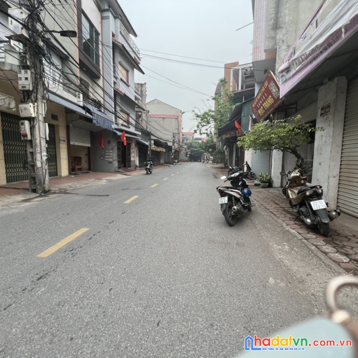 Chủ bị ngân hàng ép qua mệt . nên quyết định bán gấp 
diện tích 190 m. mặt tiền 12 m mà bán chỉ