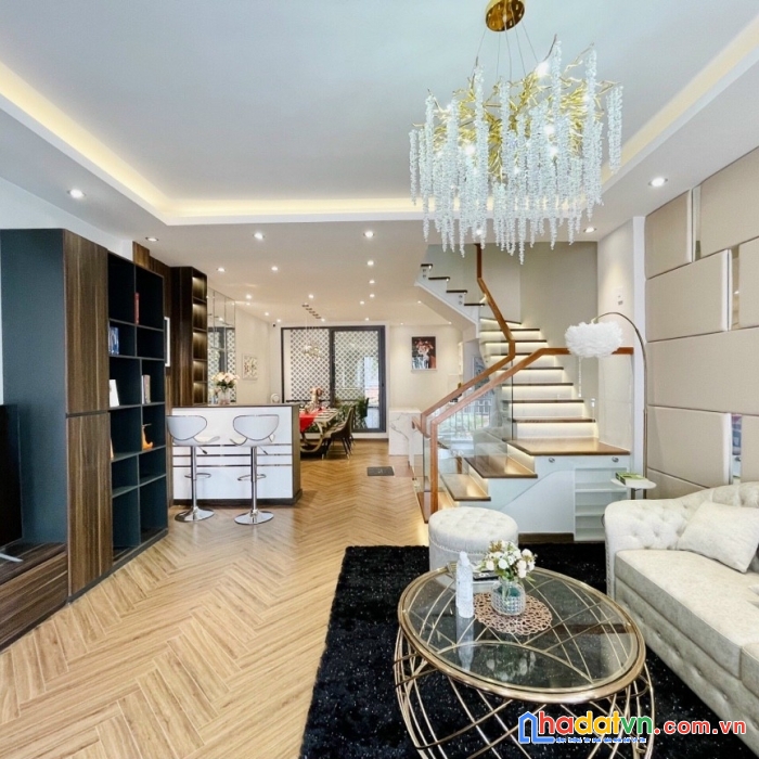 Bán nhà mới, 5 tầng, có hồ bơi, 5.2x14m, hẻm xe hơi, khu vip quang trung giá tốt