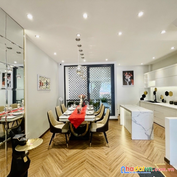 Bán nhà mới, 5 tầng, có hồ bơi, 5.2x14m, hẻm xe hơi, khu vip quang trung giá tốt