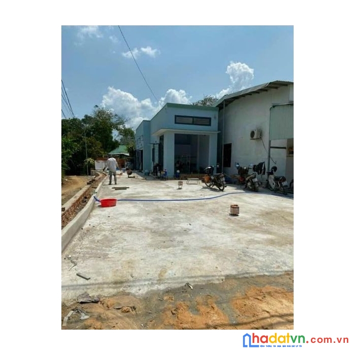 Cho thuê mặt bằng lô góc có mái che vừa mới xây đường 746 tân mỹ, bắc tân uyên