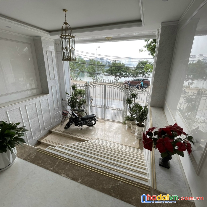 Cho thuê  mặt bằng kinh doanh 2 mặt thoáng, gần ngã tư  tại số 68 xuân diệu - tứ liên - tây hồ