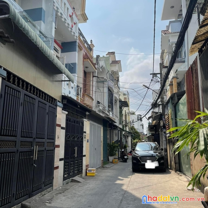 Nhà bán trương thị hoa, ngang gần 5m, hxh đậu ngày đêm, giá 3,x tỷ liền kề metro market