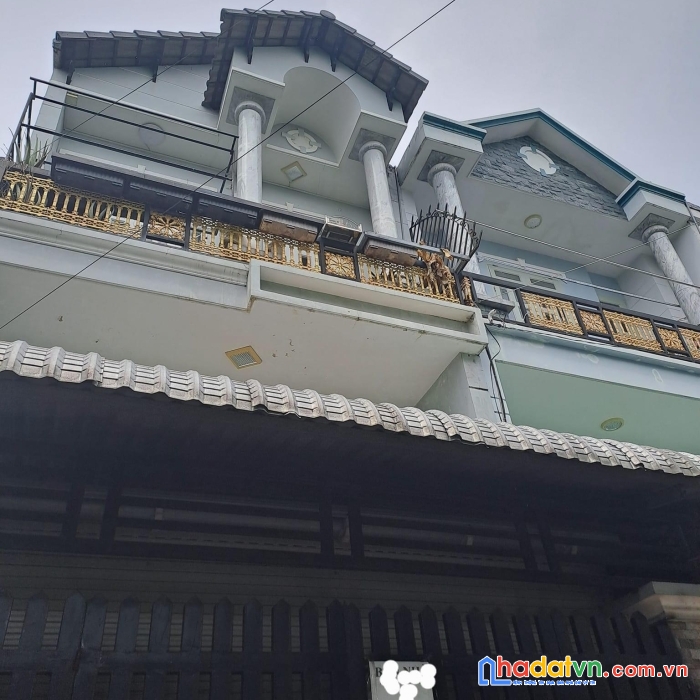Nhà bán trương thị hoa, ngang gần 5m, hxh đậu ngày đêm, giá 3,x tỷ liền kề metro market