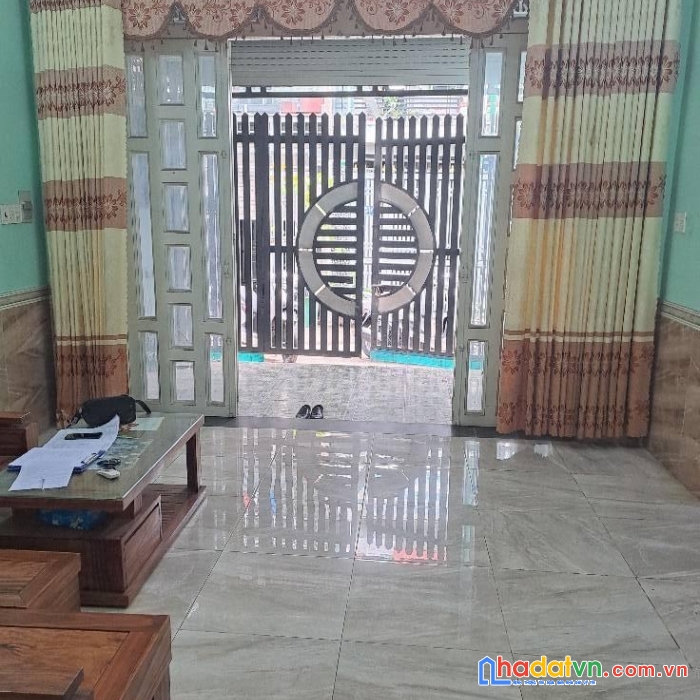 Nhà bán trương thị hoa, ngang gần 5m, hxh đậu ngày đêm, giá 3,x tỷ liền kề metro market