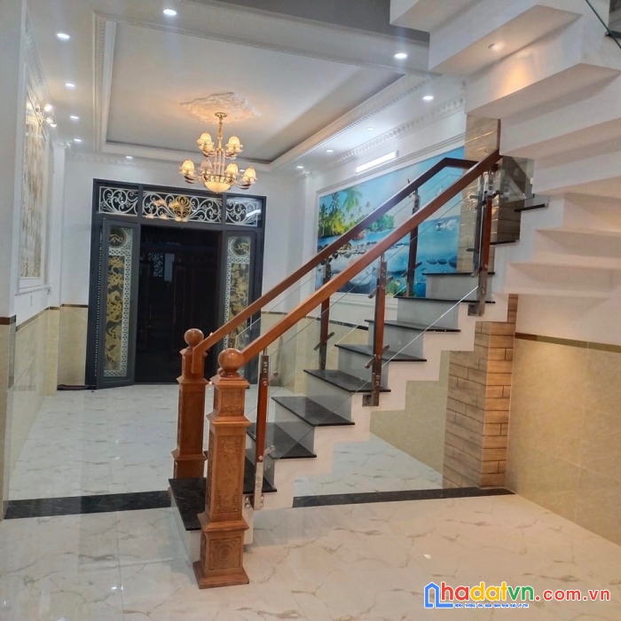 Nhà mới chưa ở - 3 tấm đúc phong cách cổ điển - hẻm xe hơi - cách mặt tiền 5m - 4 ty 4