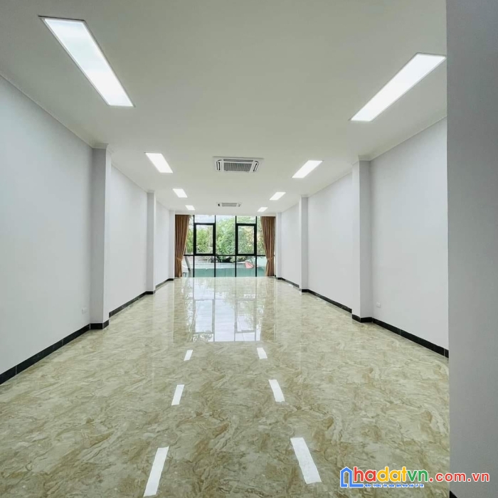 Bán nhà phố hoàng cầu, view vườn hoa, kinh doanh đỉnh, 7 tầng thang máy, vỉa hè rộng, 80m2, 30 tỷ.