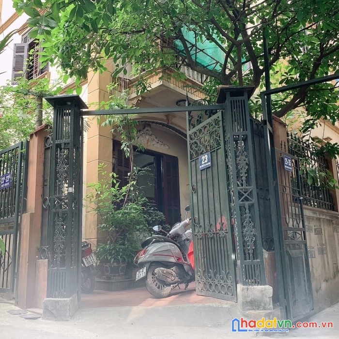 Biệt thự 275 lạc long quân 95m x 5 tầng, mt: 10m

giá chào: 10.7 thương lượng