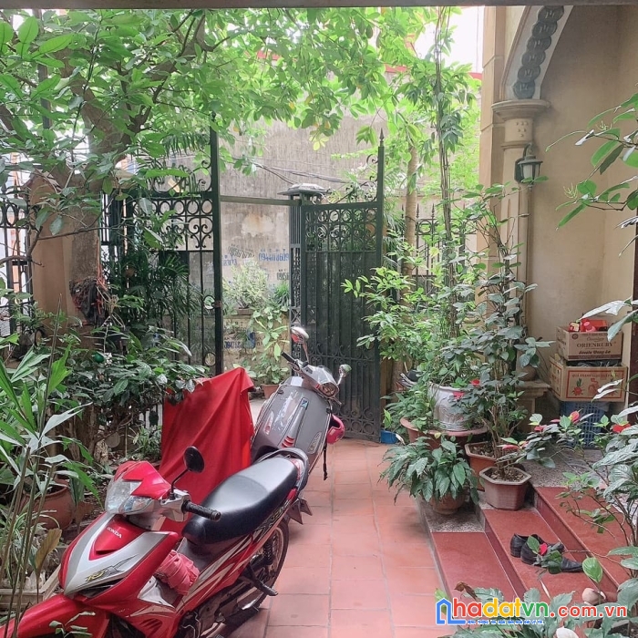 Biệt thự 275 lạc long quân 95m x 5 tầng, mt: 10m

giá chào: 10.7 thương lượng