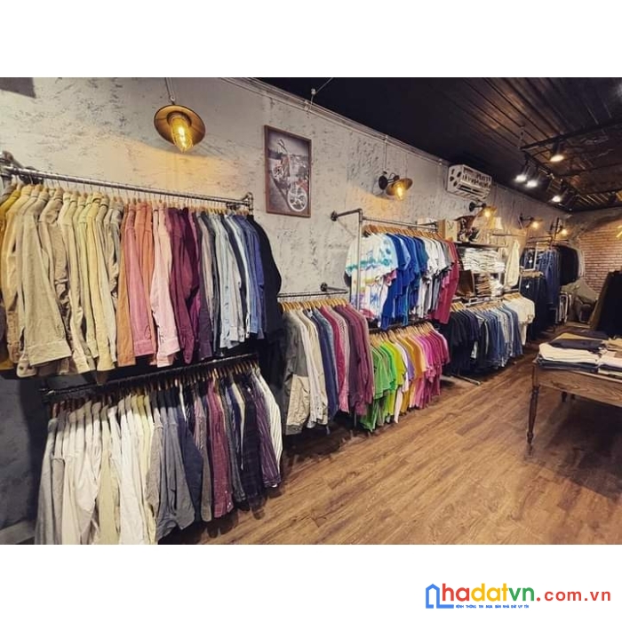Mình cần sang shop áo quần ở đầu đường nguyễn bính, 55m2, có sân đậu xe.