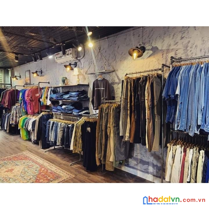 Mình cần sang shop áo quần ở đầu đường nguyễn bính, 55m2, có sân đậu xe.