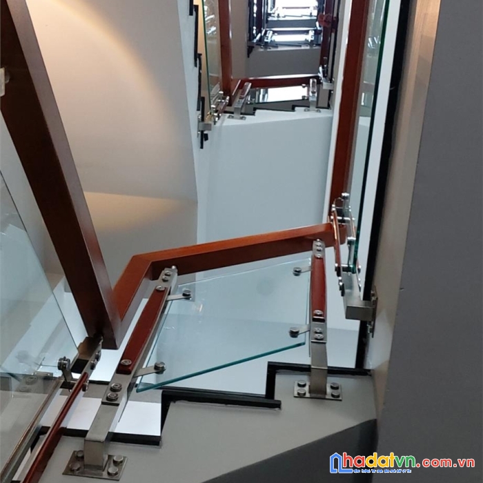 Nhà khu vip nguyễn ảnh thủ- đường  thông - 5 tầng - giá 5,95 tỷ