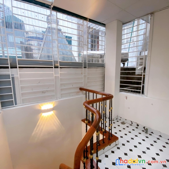 Cần bán gấp nhà phố quan nhân, 23m2, 3 phòng ngủ, nhỉnh 2 tỷ, 0382328365.