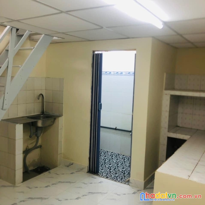 Hẻm ô tô ngủ trong nhà ngay sát mặt tiền nguyễn sơn - 51m2 - ngang 4.4m - không lg,qh
