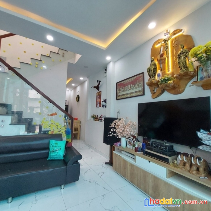 Nhà tân kỳ tân quý hẻm xe hơi thông 48m2,2 tầng nhỉnh 4 tỷ