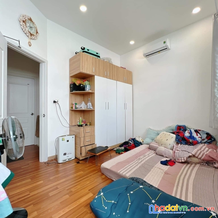 Bán nhà đẹp rẻ q4 tôn đản ngang 4.5x9m 2 tấm có 3tỷ hơn 
ngân hàng cho vay 2 tỷ hơn