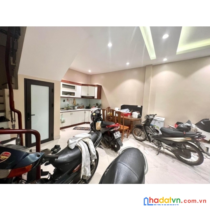 Bán nhà nguyễn lương bằng 42m 5 tầng ngõ nông gần ô tô nhà đẹp ở ngay nhỉnh 4 tỷ lh 0975124520