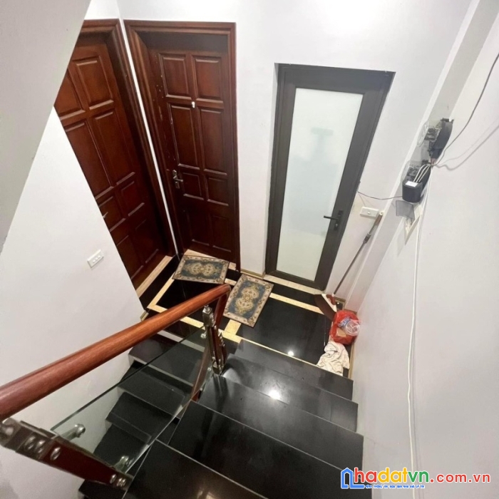 Bán nhà nguyễn lương bằng 42m 5 tầng ngõ nông gần ô tô nhà đẹp ở ngay nhỉnh 4 tỷ lh 0975124520