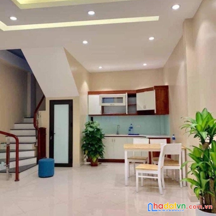 Bán nhà nguyễn lương bằng 42m 5 tầng ngõ nông gần ô tô nhà đẹp ở ngay nhỉnh 4 tỷ lh 0975124520