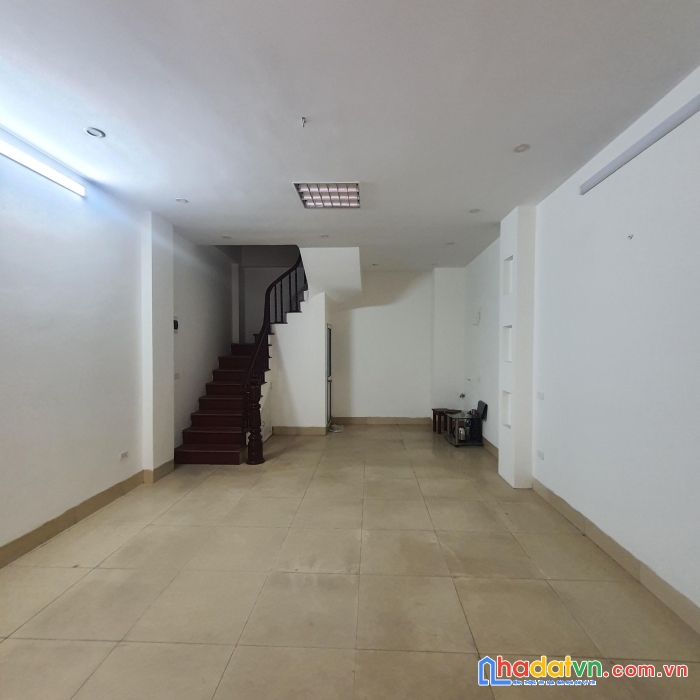 Chính chủ cần bán nhà phố chùa bộc quận đống đa 40m2 x 5 t 6.8 tỷ ô tô tránh kd
