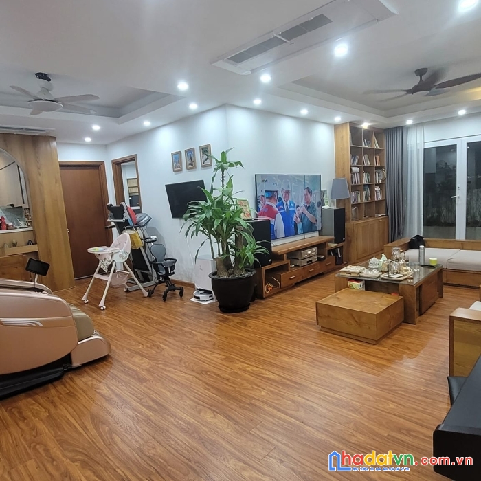 Bán căn hộ cc  học viện quốc phòng - đường nguyễn văn huyên - lô góc 137m2 3n3wc - giá 5.99 tỷ